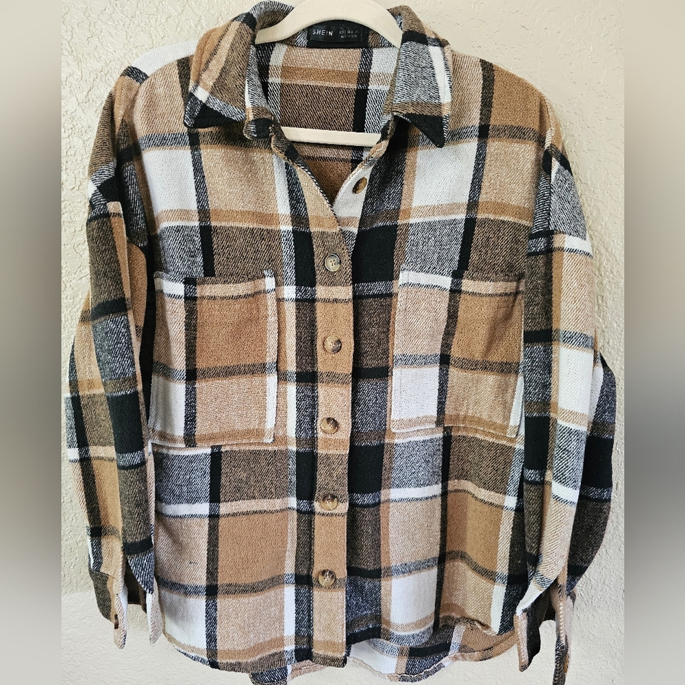 🔸️5 FOR $25 Plaid Button-Up Women's Shacket